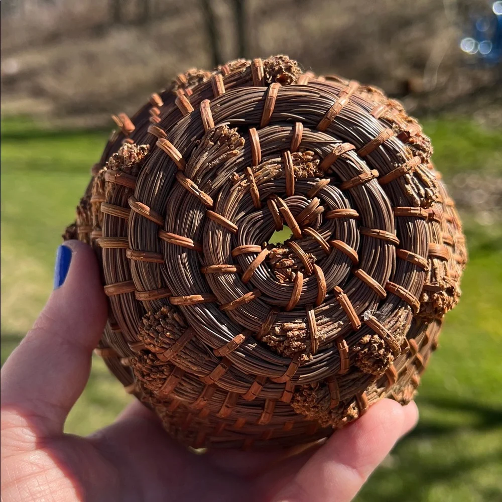 Antique Native American Seminole Tribe Handwoven Coiled Pine Needle Basket